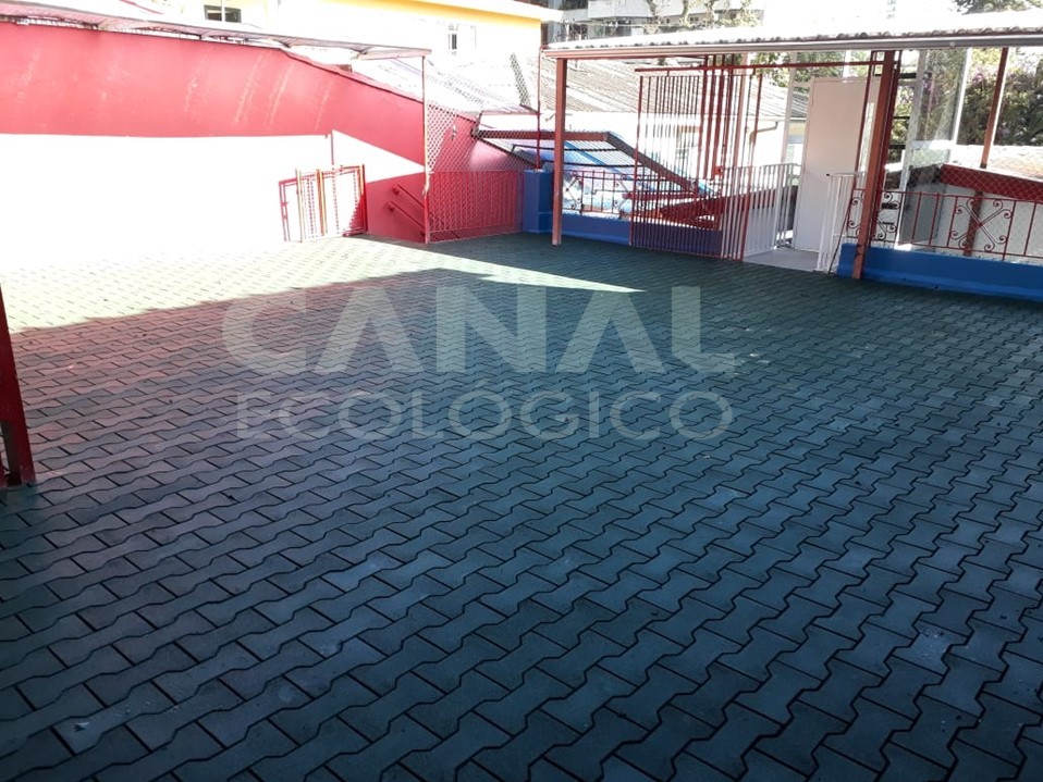 Piso de borracha Ossinho - Escola