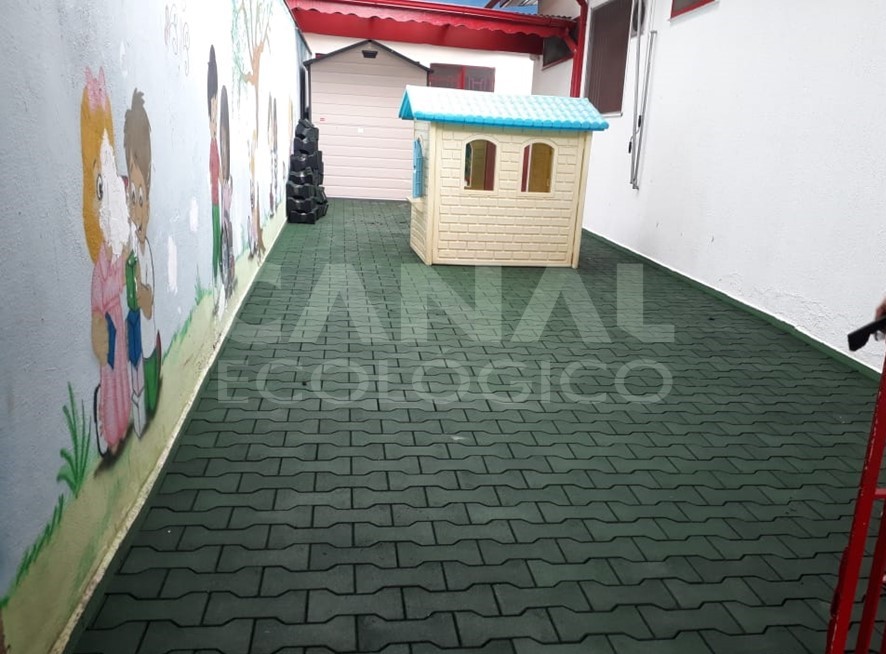 Piso de borracha Ossinho - Escola