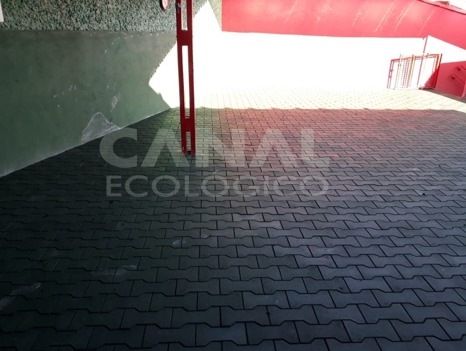 Piso de borracha Ossinho - Escola