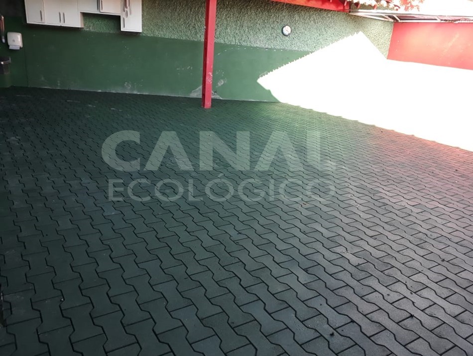 Piso de borracha Ossinho - Escola