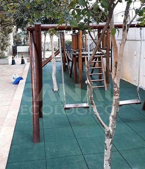 piso playground praca publica