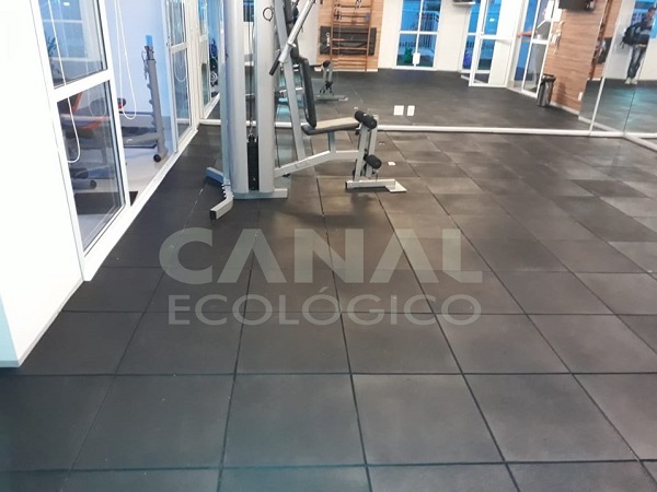 piso de academia de musculacao