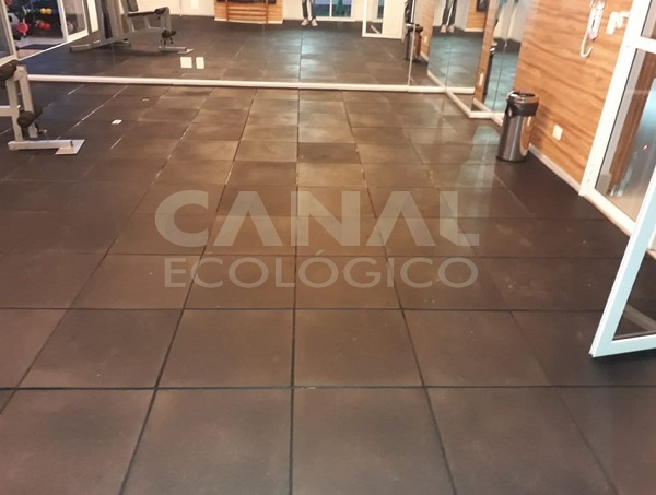 piso de academia de musculacao