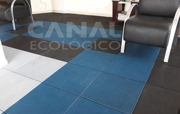 piso de borracha salao de jogos