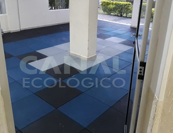 piso de borracha salao de jogos