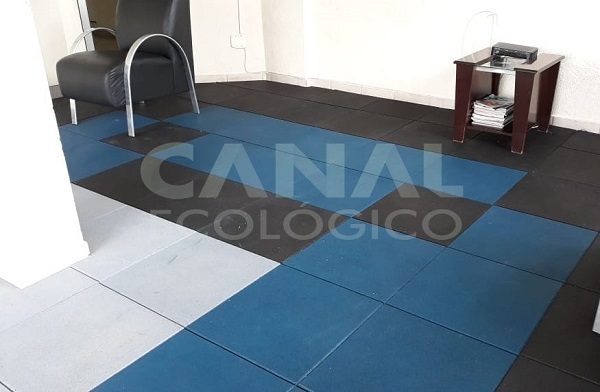 piso de borracha salao de jogos